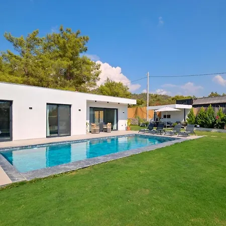Vilă Genis Aileler Icin Korunakli Fethiye