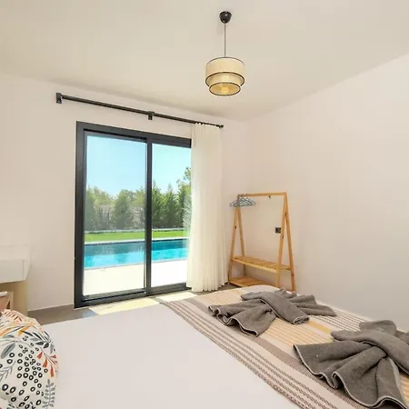 Vilă Genis Aileler Icin Korunakli Fethiye